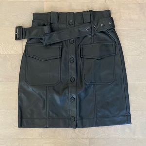 BNWT paperbag vegan leather belted skirt. Banana republic size 6 tall